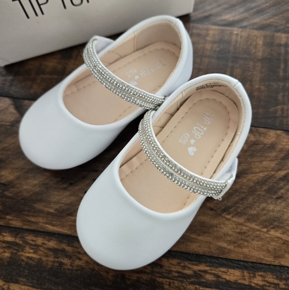 Tip Top Kids Girls MaryJane White Shoe with Rhinestone Strap. Style S187. Size 4